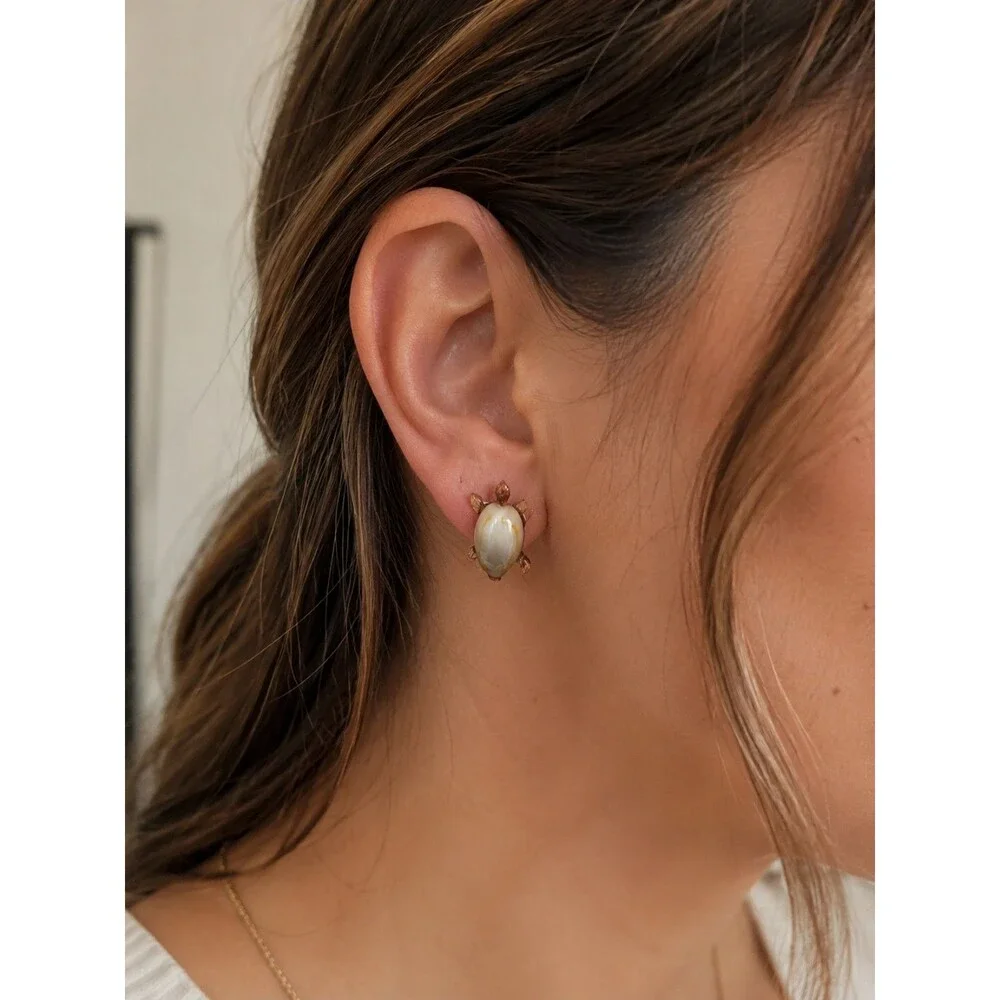 Vintage Sea Turtle Shell Screw Back Earrings, Natural Shell Turtle Earrings